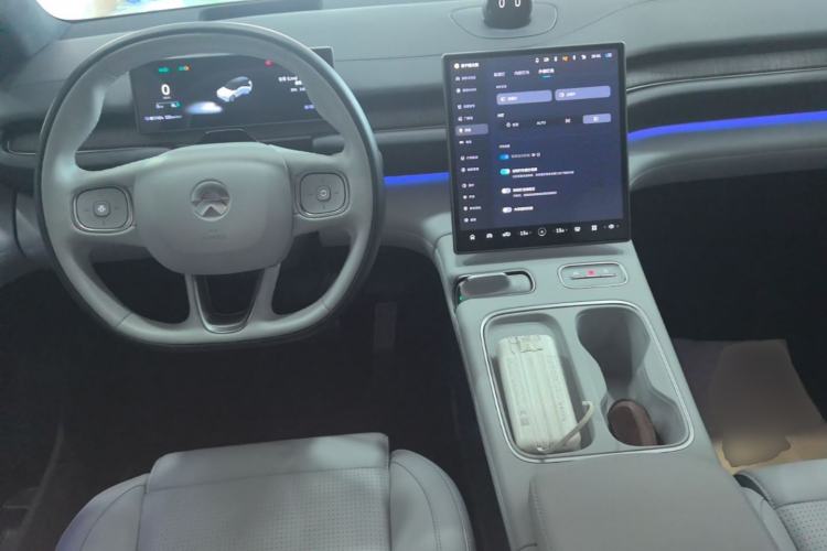 Used Nio ES6 2023 75 kWh Center Console