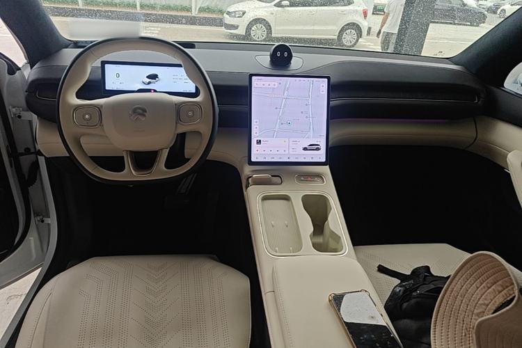 Used Nio ES6 2023 75 kWh Center Console