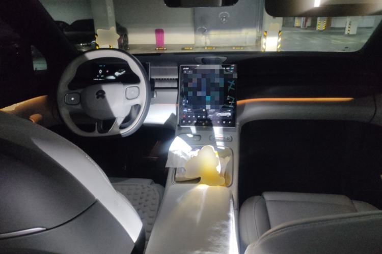 Used Nio ES6 2023 75 kWh Center Console