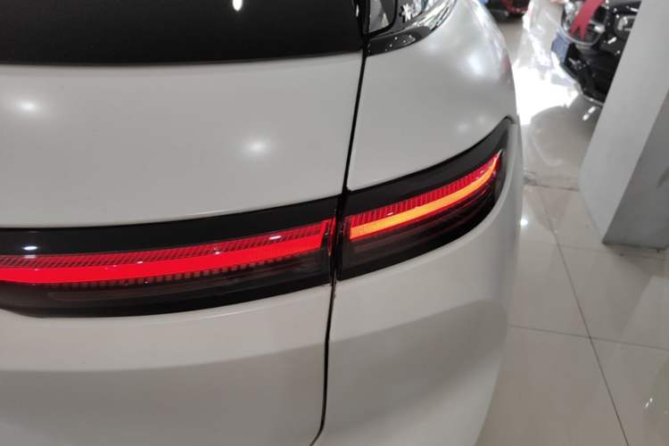 Used Nio ES6 2023 75 kWh Exterior 1