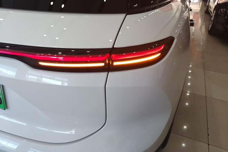 Used Nio ES6 2023 75 kWh Exterior 3