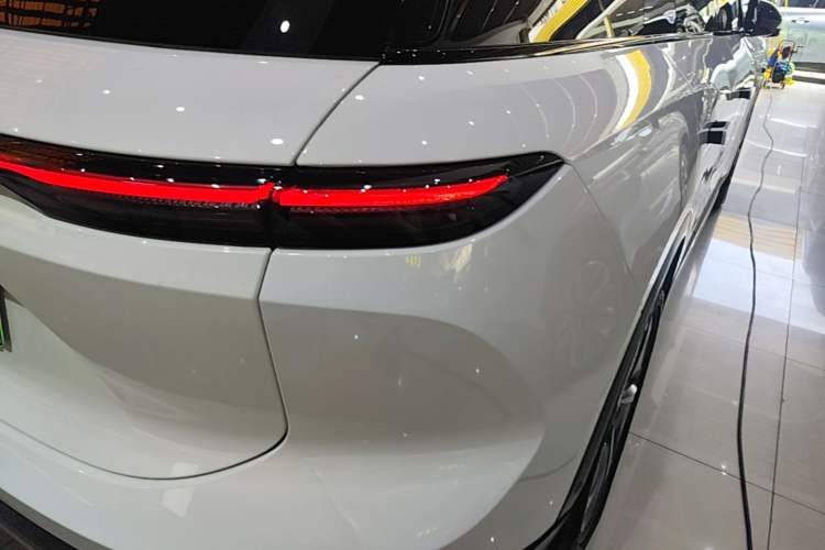 Used Nio ES6 2023 75 kWh Exterior 3