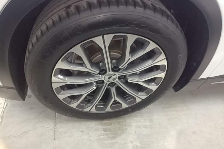 Used Nio ES6 2023 75 kWh Exterior 4