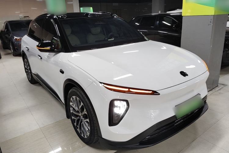 Used Nio ES6 2023 75 kWh Front Right 45 Deg