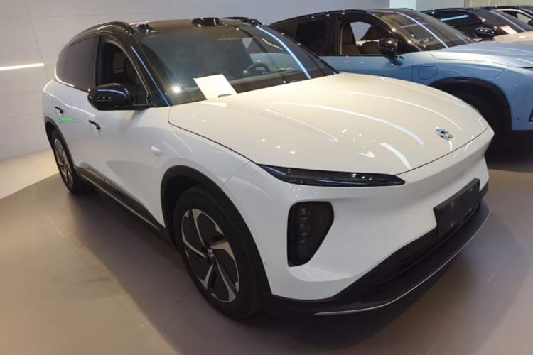Used Nio ES6 2023 75 kWh Front Right 45 Deg