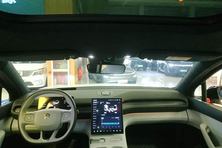 Used Nio ES6 2023 75 kWh Headliner