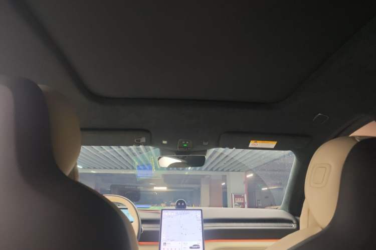 Used Nio ES6 2023 75 kWh Headliner