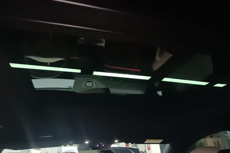 Used Nio ES6 2023 75 kWh Headliner
