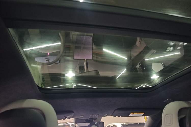 Used Nio ES6 2023 75 kWh Headliner