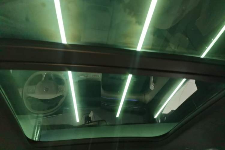 Used Nio ES6 2023 75 kWh Headliner
