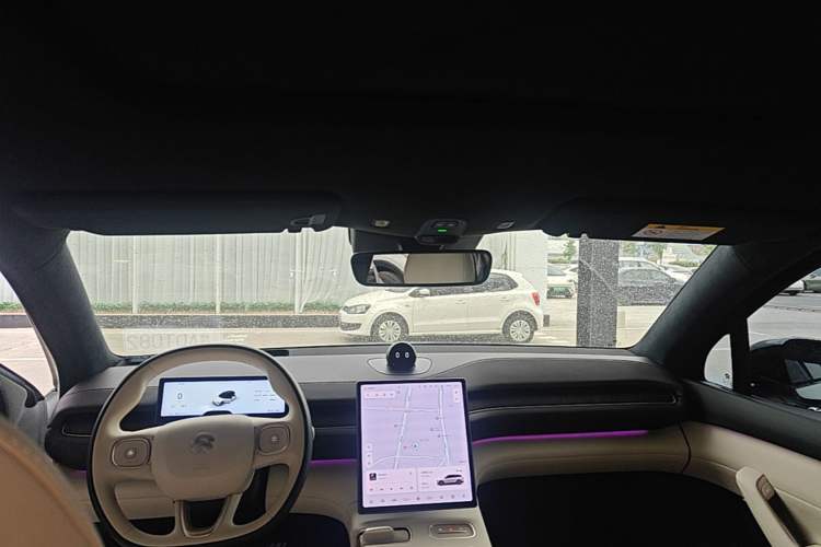 Used Nio ES6 2023 75 kWh Headliner