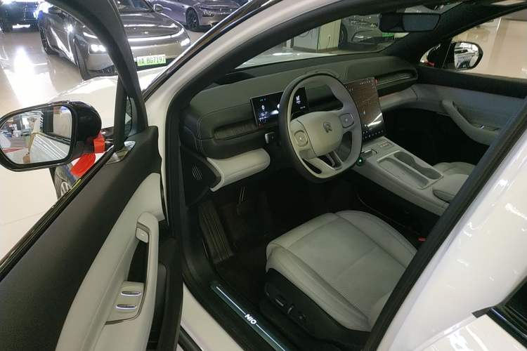 Used Nio ES6 2023 75 kWh Interior 3