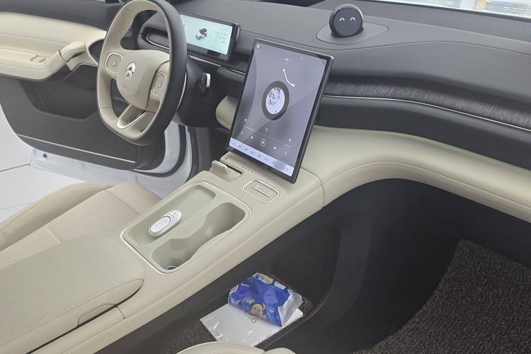 Used Nio ES6 2023 75 kWh Interior 5
