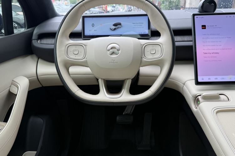 Used Nio ES6 2023 75 kWh Interior 5
