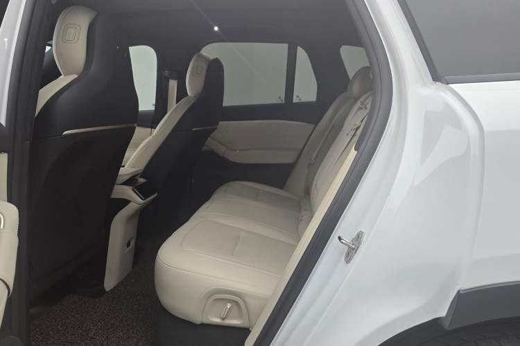 Used Nio ES6 2023 75 kWh Interior 7