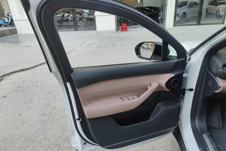 Used Nio ES6 2023 75 kWh Left Front Door Interior