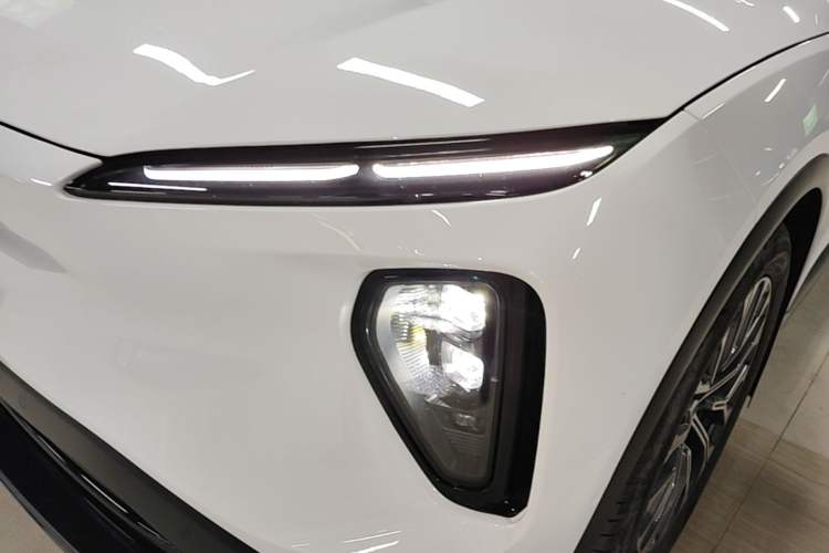 Used Nio ES6 2023 75 kWh Left Front Headlight