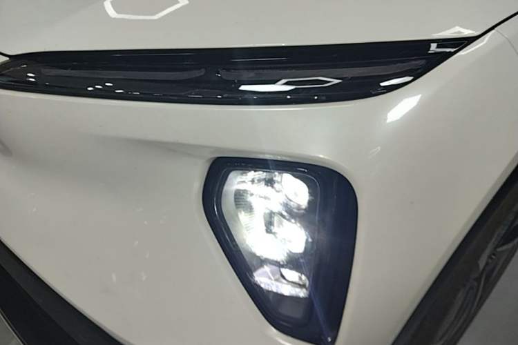 Used Nio ES6 2023 75 kWh Left Front Headlight