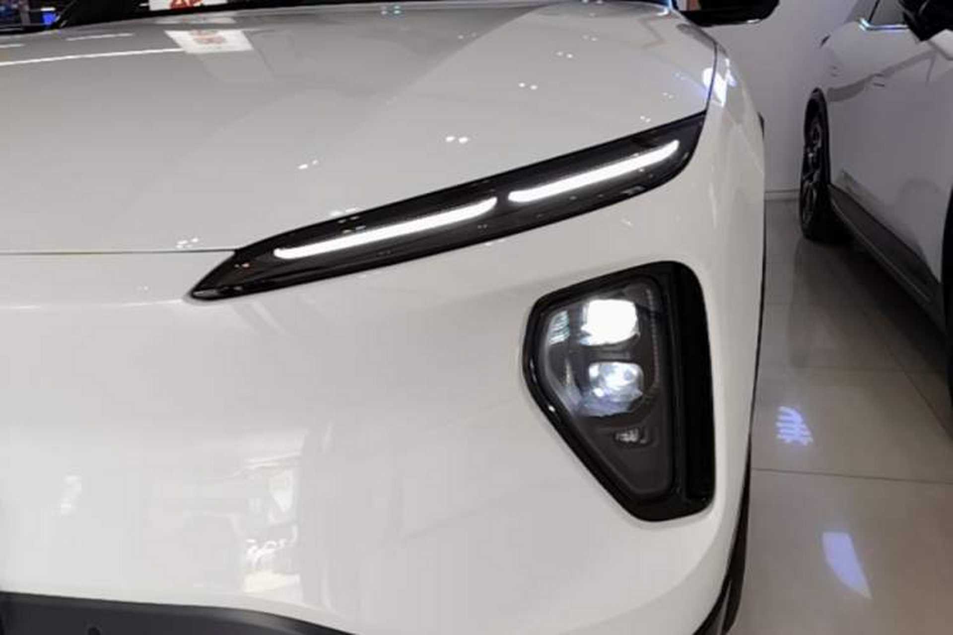 Used Nio ES6 2023 75 kWh Left Front Headlight