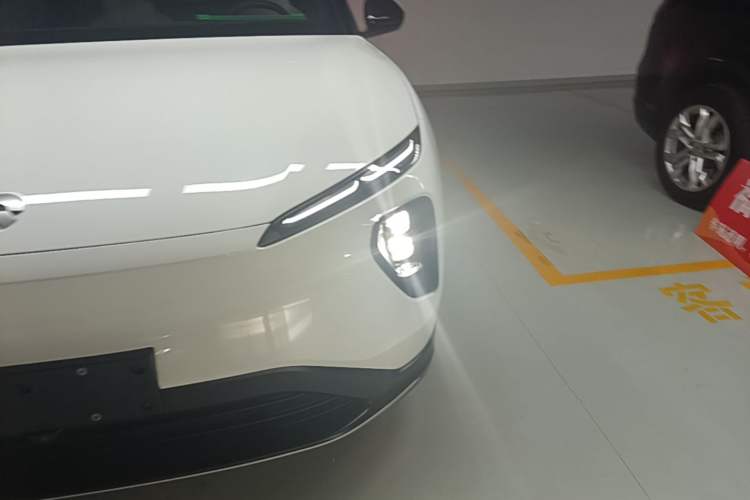 Used Nio ES6 2023 75 kWh Left Front Headlight