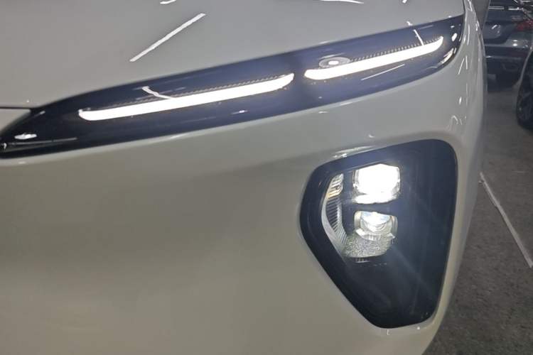 Used Nio ES6 2023 75 kWh Left Front Headlight