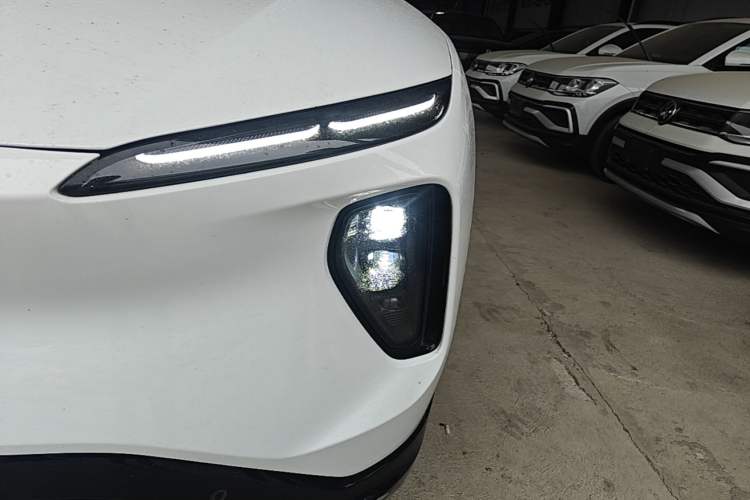 Used Nio ES6 2023 75 kWh Left Front Headlight