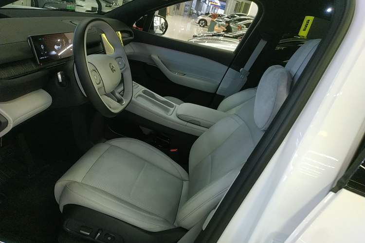 Used Nio ES6 2023 75 kWh Left Front Seat