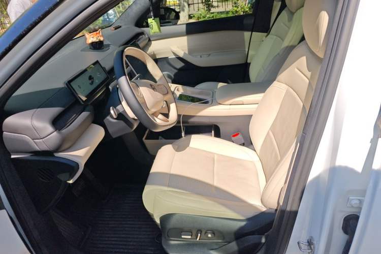 Used Nio ES6 2023 75 kWh Left Front Seat