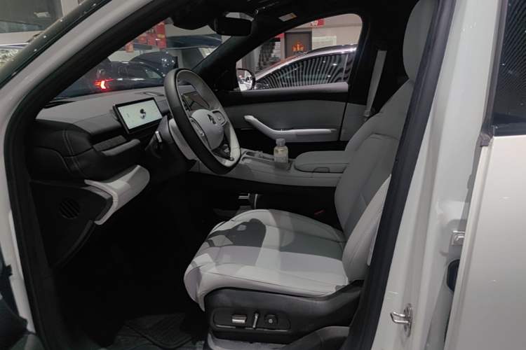 Used Nio ES6 2023 75 kWh Left Front Seat