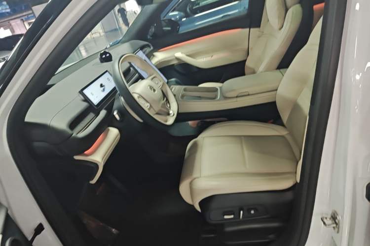 Used Nio ES6 2023 75 kWh Left Front Seat