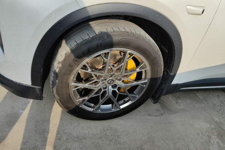 Used Nio ES6 2023 75 kWh Left Front Wheel Hub