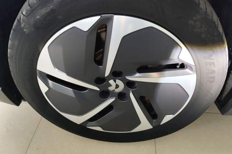 Used Nio ES6 2023 75 kWh Left Front Wheel Hub