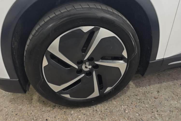 Used Nio ES6 2023 75 kWh Left Front Wheel Hub
