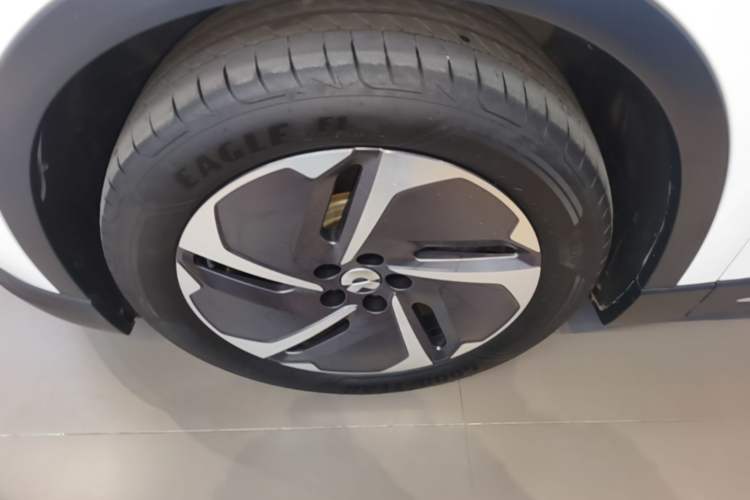 Used Nio ES6 2023 75 kWh Left Front Wheel Hub