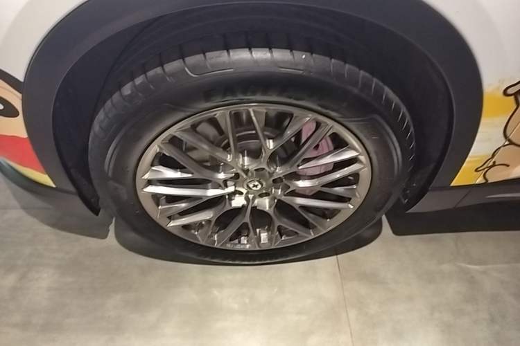 Used Nio ES6 2023 75 kWh Left Front Wheel Hub