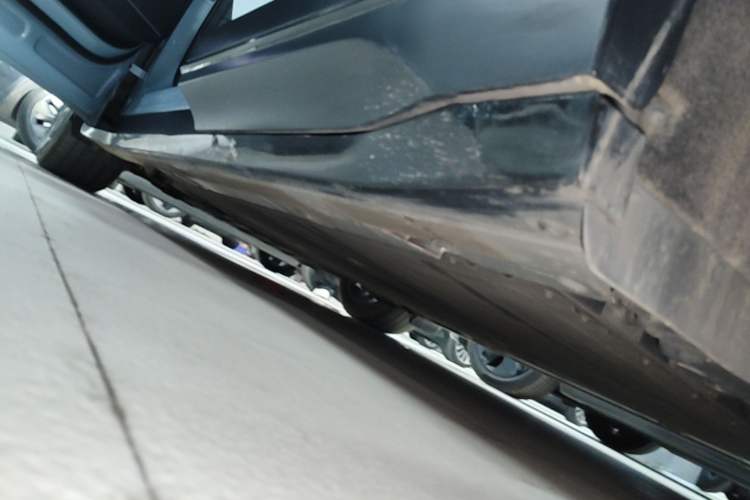Used Nio ES6 2023 75 kWh Left Side Sill