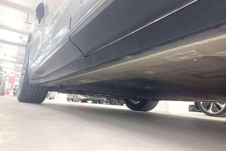 Used Nio ES6 2023 75 kWh Left Side Sill