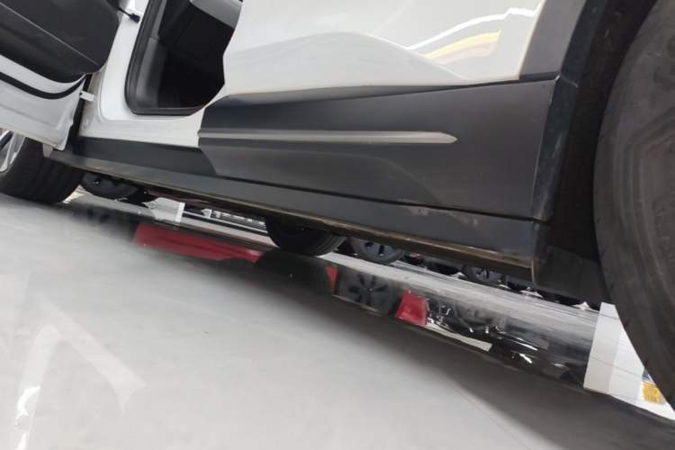 Used Nio ES6 2023 75 kWh Left Side Sill