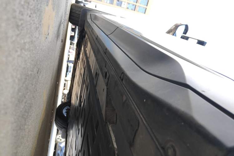 Used Nio ES6 2023 75 kWh Left Side Sill