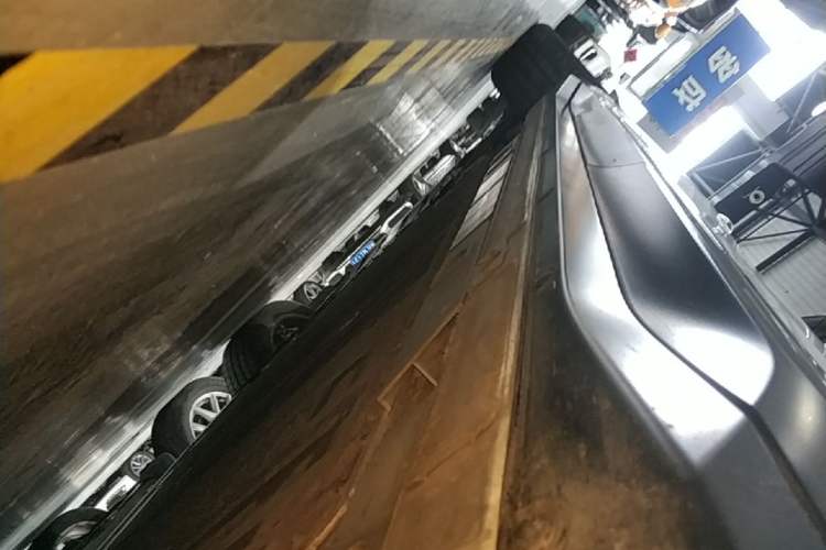 Used Nio ES6 2023 75 kWh Left Side Sill