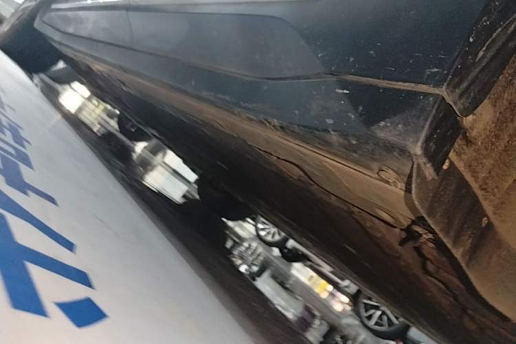 Used Nio ES6 2023 75 kWh Left Side Sill