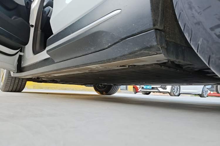 Used Nio ES6 2023 75 kWh Left Side Sill