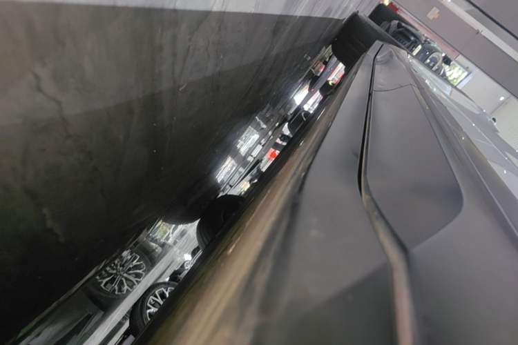 Used Nio ES6 2023 75 kWh Left Side Sill