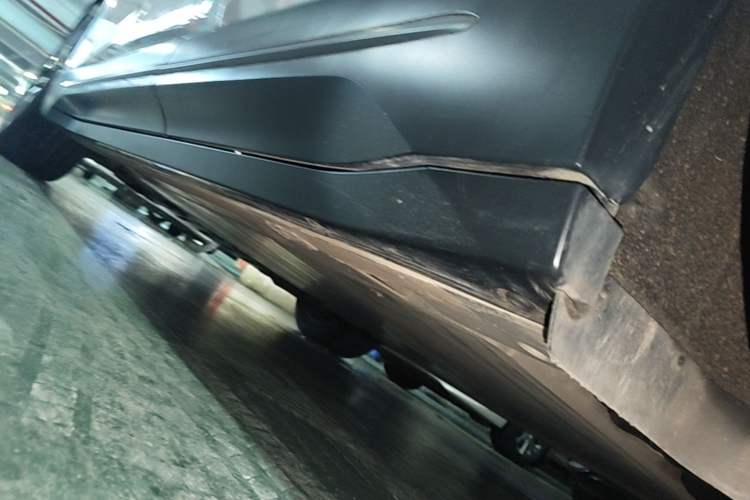 Used Nio ES6 2023 75 kWh Left Side Sill
