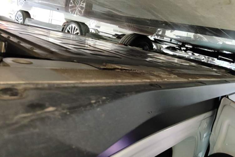 Used Nio ES6 2023 75 kWh Left Side Sill