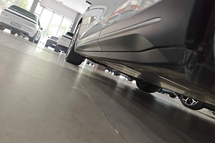 Used Nio ES6 2023 75 kWh Left Side Sill