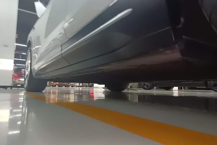 Used Nio ES6 2023 75 kWh Left Side Sill