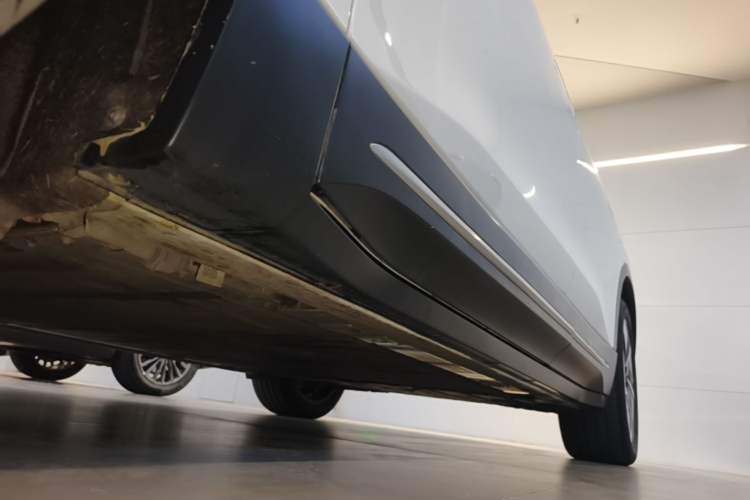 Used Nio ES6 2023 75 kWh Left Side Sill