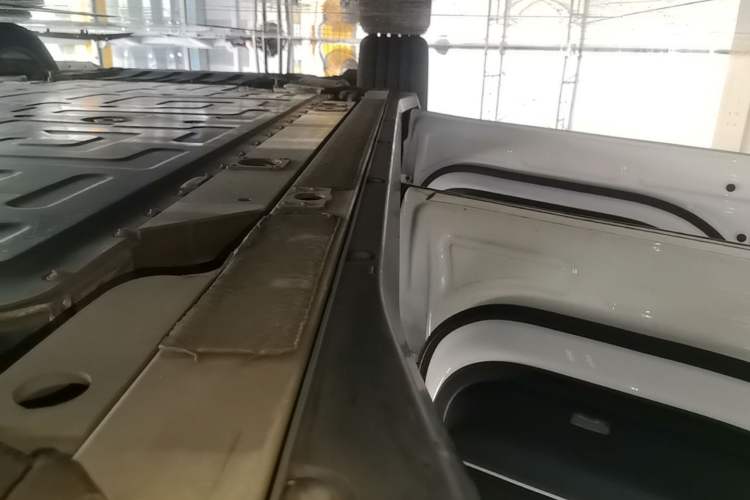 Used Nio ES6 2023 75 kWh Left Side Sill