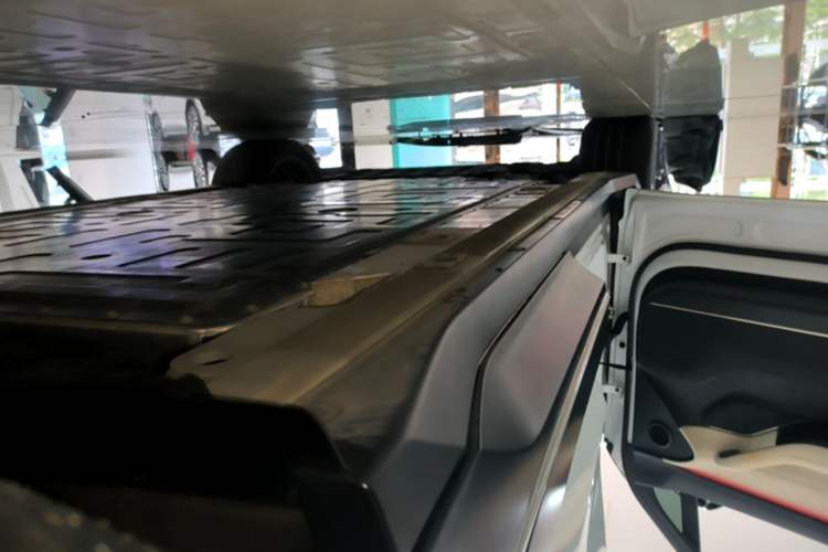 Used Nio ES6 2023 75 kWh Left Side Sill